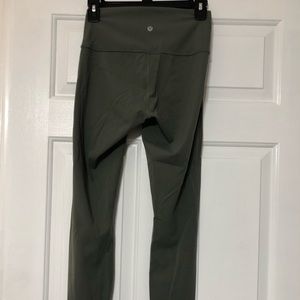 Cute lululemon leggings size 6 perfect condition
